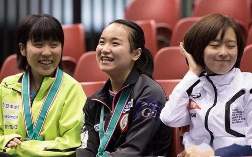 国乒女队在线吃瓜,赛场内外，共度欢乐时光