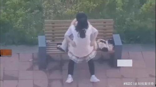 小情侣吃瓜视频